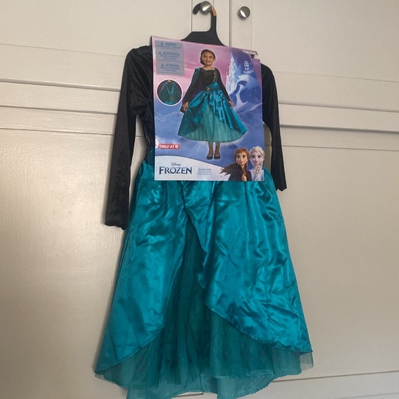 DISNEY FROZEN II 🖤ANNA🖤 DELUXE COSTUME SIZE SMALL (4-6X) 🌟NWT🌟 - Picture 6 of 16